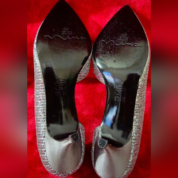 Nina Silver Sparkle Pointed-Toe Heels - Size 9M - Picture 6 of 6